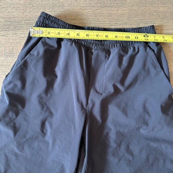 Lululemon Pace Breaker Shorts 9"-Size Small-Black - Picture 10 of 10